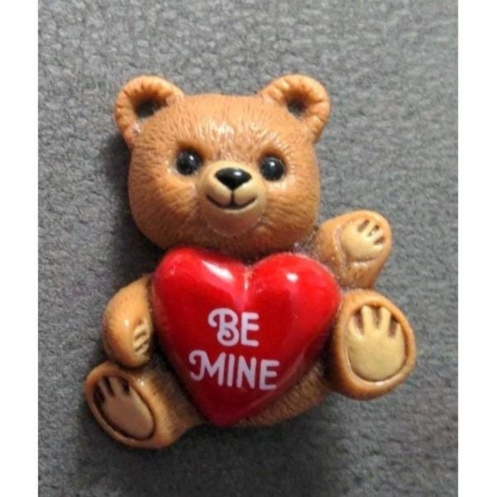 Vintage 1985 Hallmark Valentines‎ Day Pin Be Mine Teddy Bear Brown Heart Love